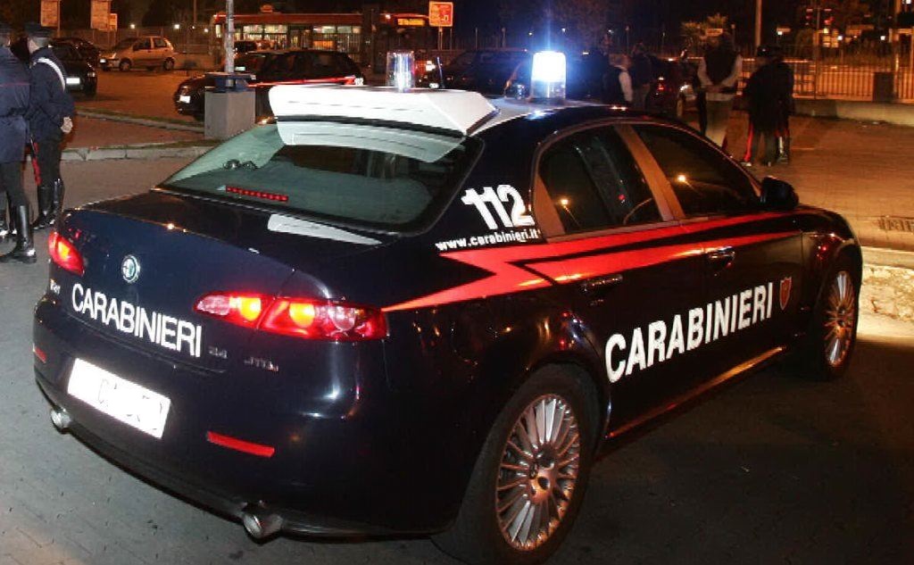 Giugliano, strangola la moglie e poi simula l’impiccagione: gravemente indiziato il marito