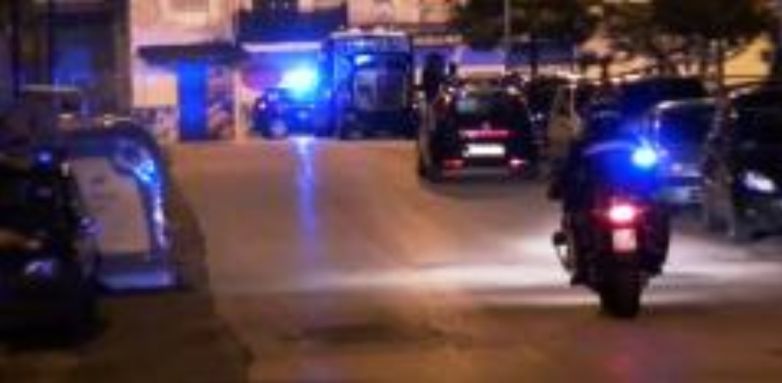 Ischia, arrestato 25enne: minaccia con un coltello i familiari, da tempo vittime delle sue angherie