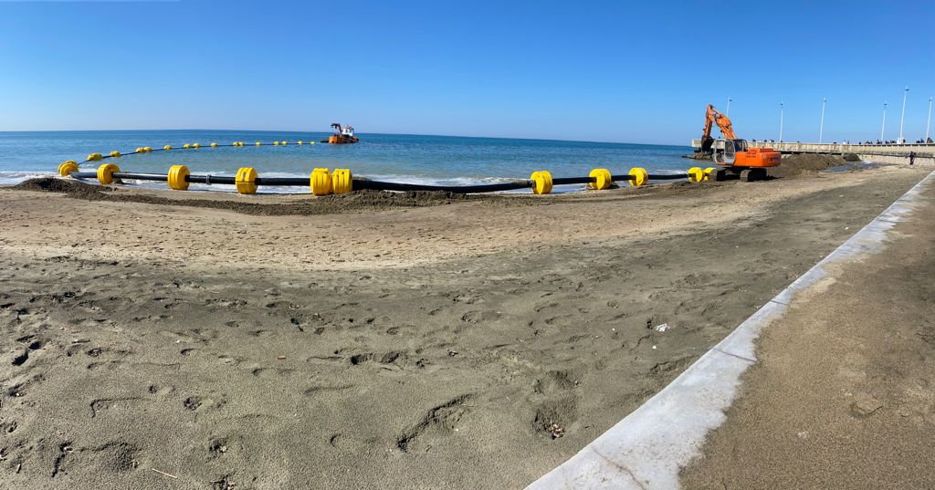 SONO INIZIATI I LAVORI DI RIPASCIMENTO SULLA SPIAGGIA DI LATINA.