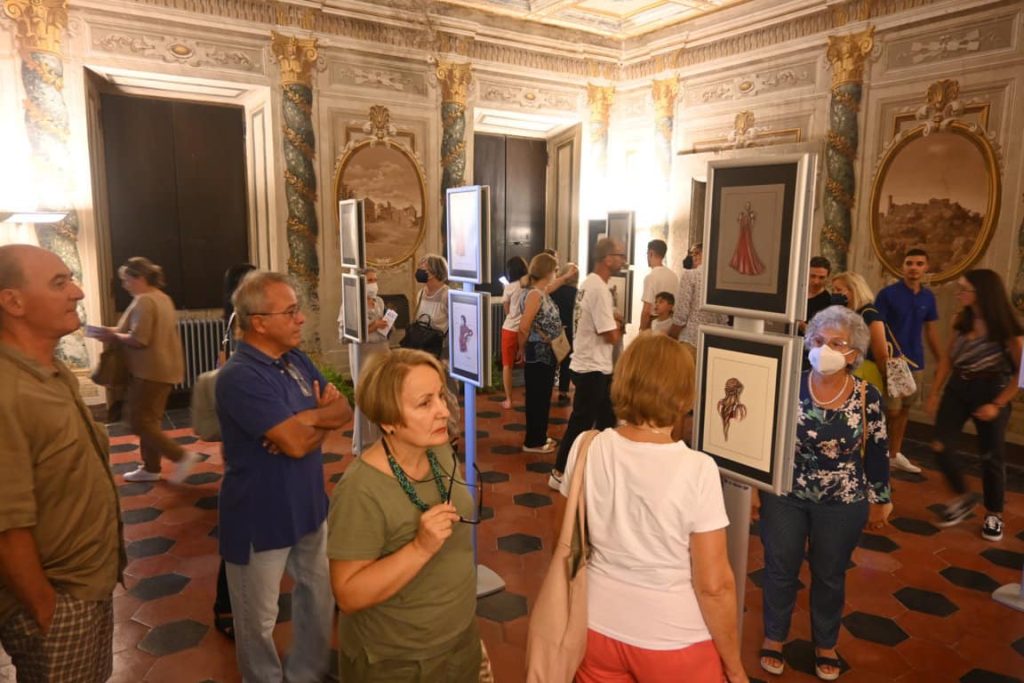 “NEL SEGNO DELLA MODA DI VICINO”, CON GLI ABITI DELLA STILISTA ILARIA SFORZA PETROCOCHINO