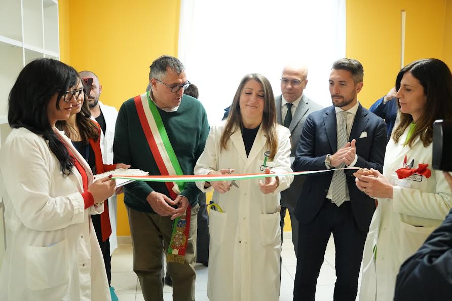 PRESIDIO DI RIABILITAZIONE SAN GIOVANNI DI DIO DI ADELFIA INAUGURA IL PRIMO AMBULATORIO DI MEDICINA DI GENERE E “PANCHINA ROSSA”