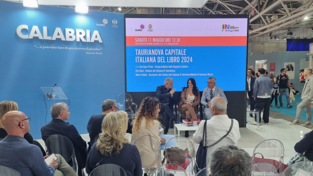 SALONE LIBRO TORINO, TERZA GIORNATA DEDICATA A TAURIANOVA CAPITALE DEL LIBRO 2024 E ALLE OPERE DI GERARDO SACCO