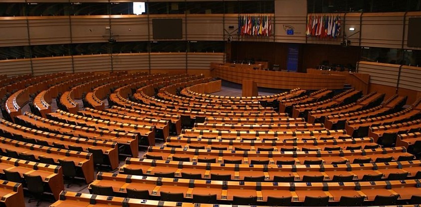 SICUREZZA, TRACCIABILITÀ E LOTTA ALLA CONCORRENZA SLEALE: L’UE CAMBIA PASSO SUL COMMERCIO ELETTRONICO. NESCI (FDI-ECR): “PROTEGGIAMO CONSUMATORI E IMPRESE”.