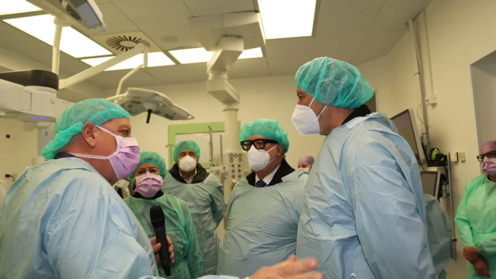 SANITÀ, ALL’OSPEDALE DI TERAMO INAUGURATO IL SECONDO ROBOT CHIRURGICO “DA VINCI XI”